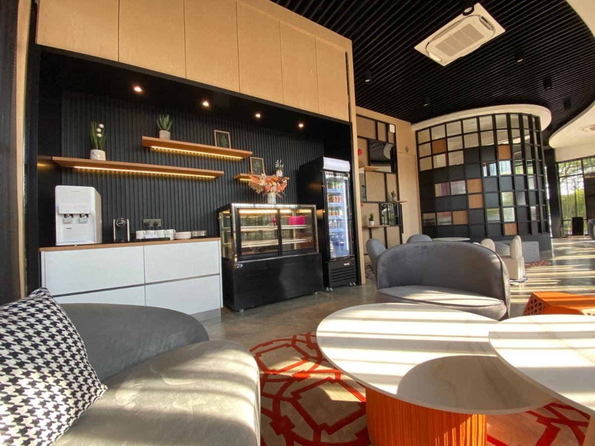 Otel Hotel Suite Sibu Bagian luar foto