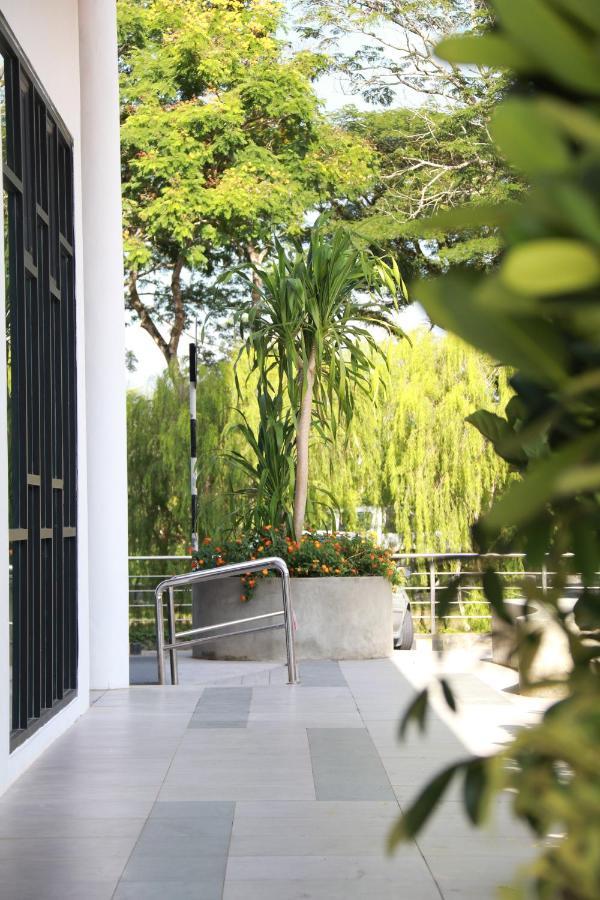 Otel Hotel Suite Sibu Bagian luar foto